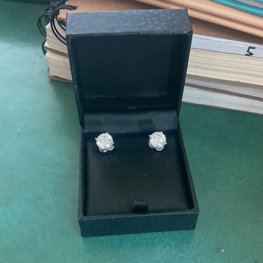 LaFonn Diamond Stud Earrings Simulated 💎